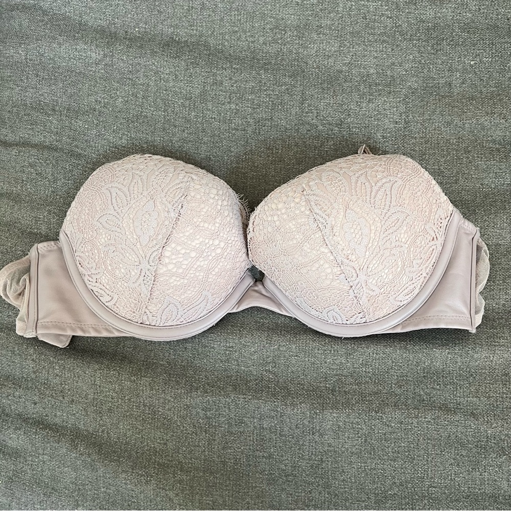 Victoria Secret Very Sexy Lace Bra in Light Purple Size 32D NWOT
